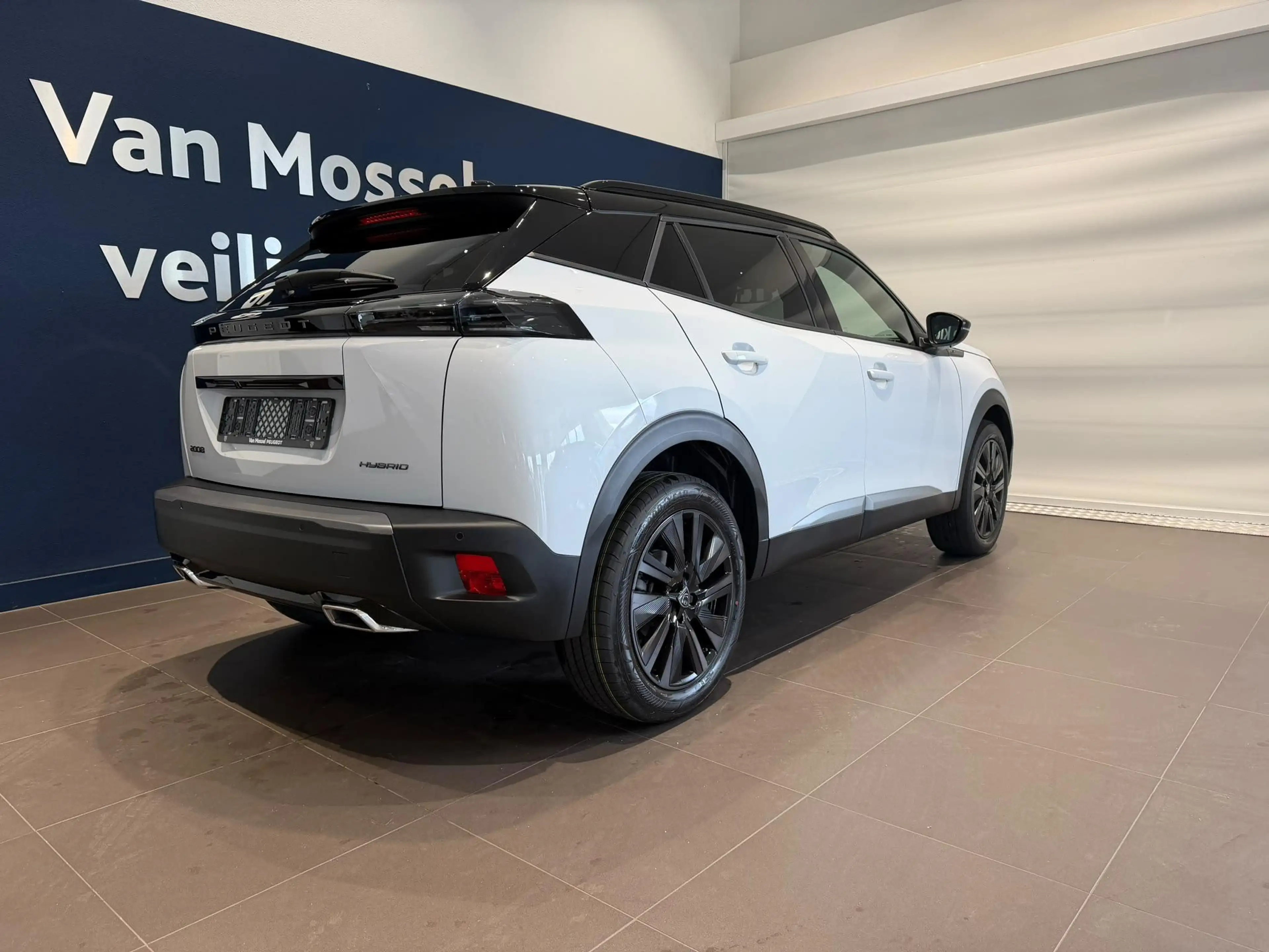 Peugeot 2008 1.2 Hybrid 136 GT — photo 2