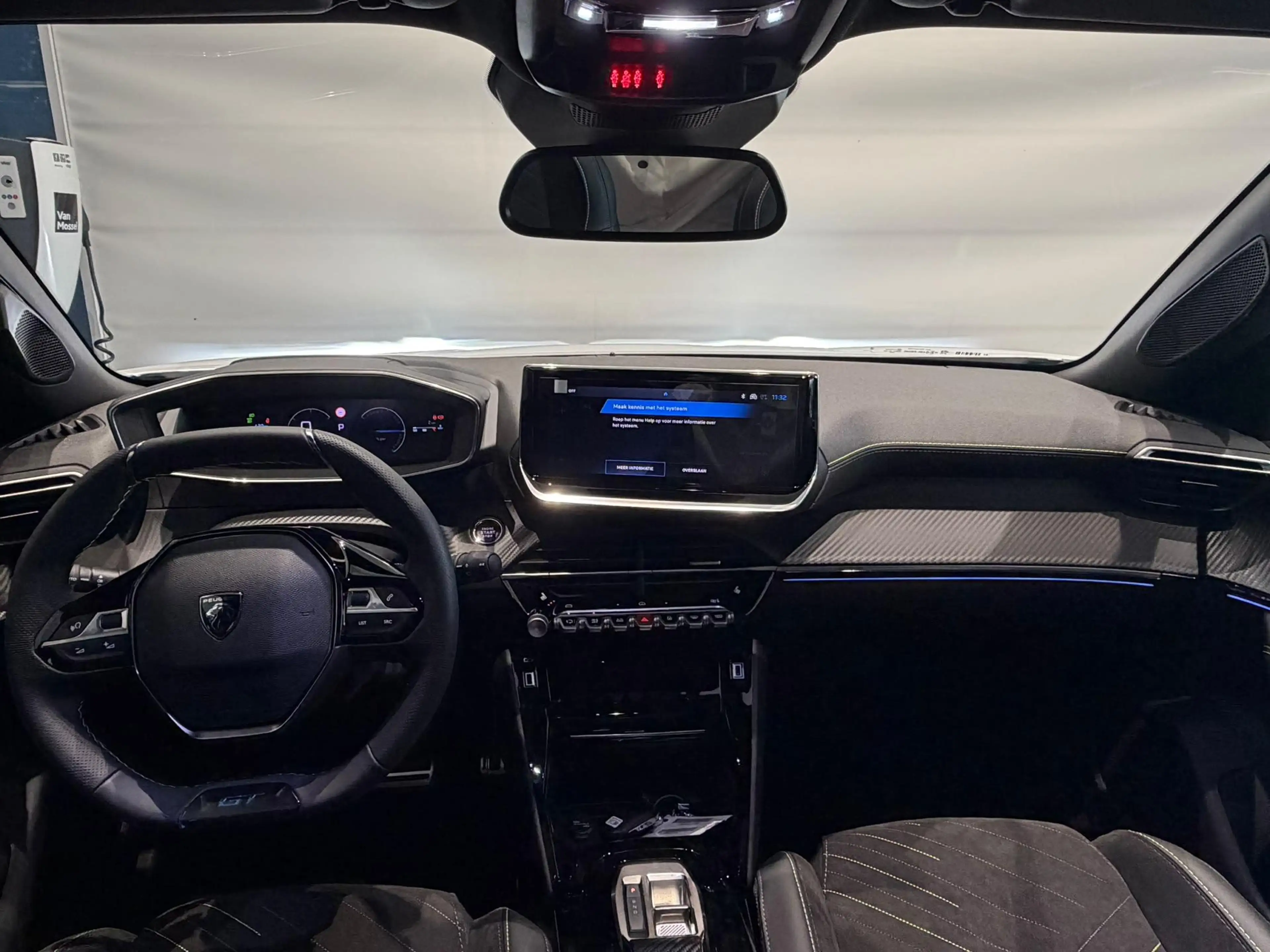 Peugeot 2008 1.2 Hybrid 136 GT — photo 9