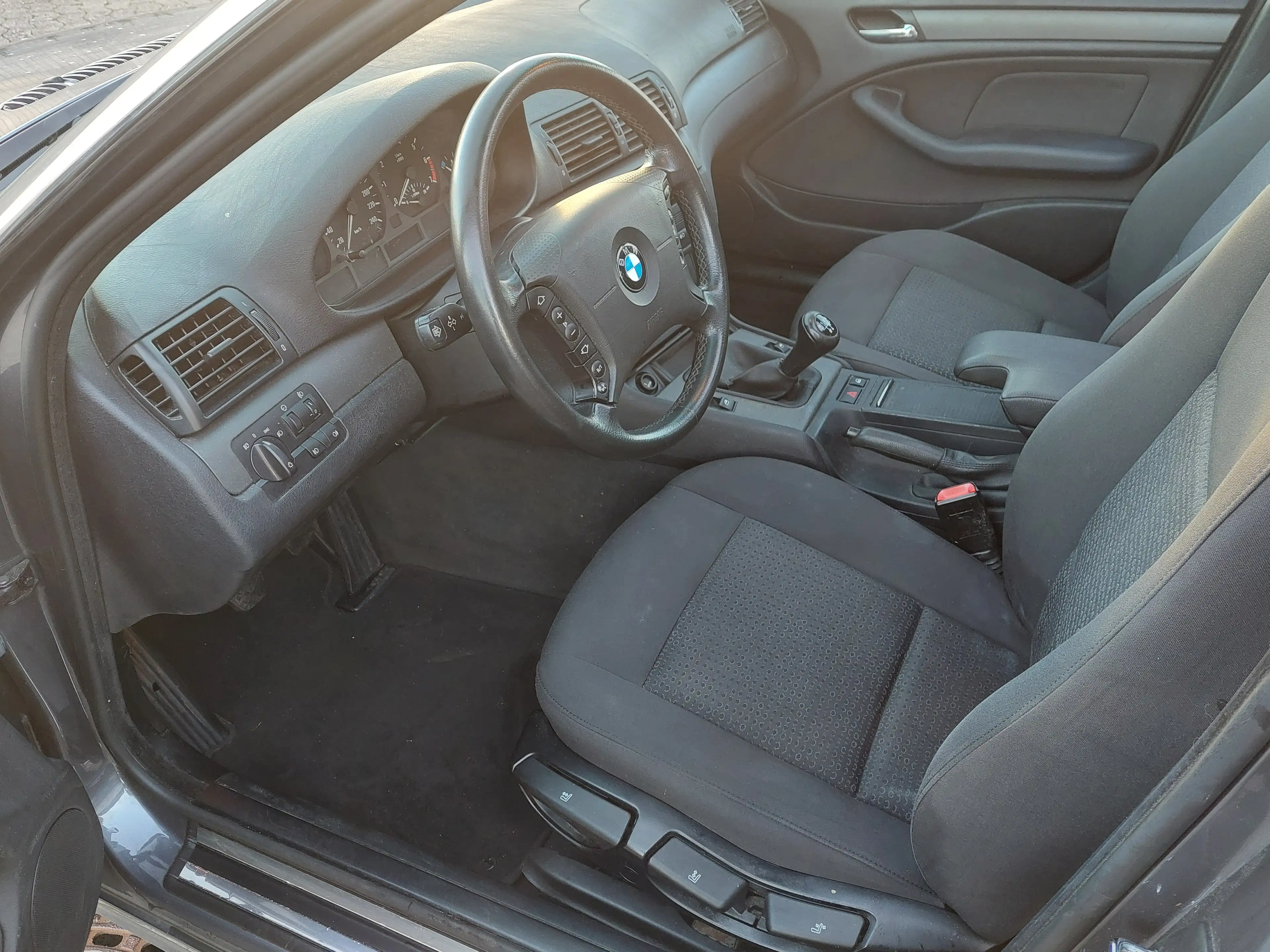BMW 325 325i, Klima,eGSD,SHZ,LM,PDC,Tüv neu bis 10/2027 — photo 15