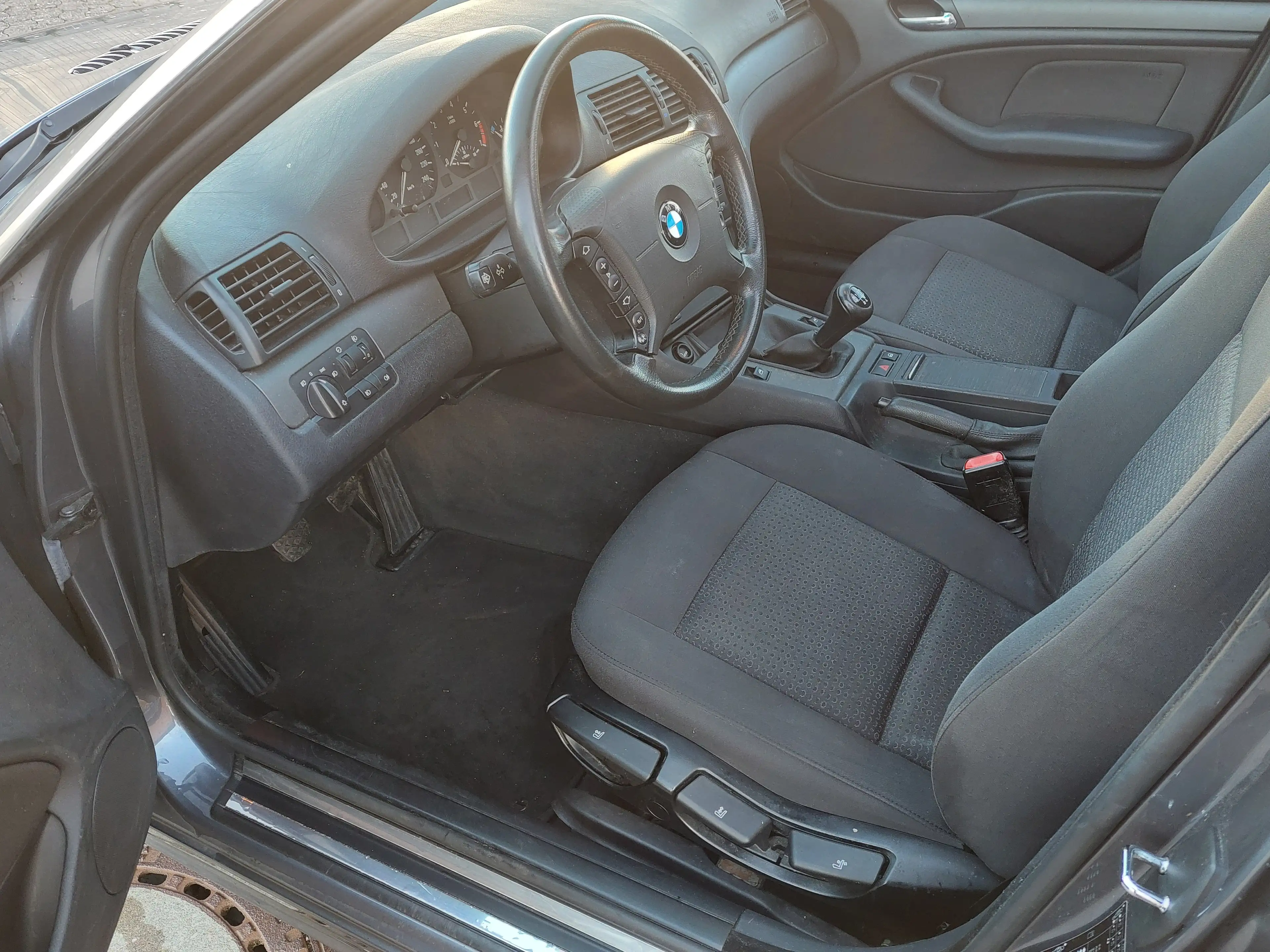 BMW 325 325i, Klima,eGSD,SHZ,LM,PDC,Tüv neu bis 10/2027 — photo 11