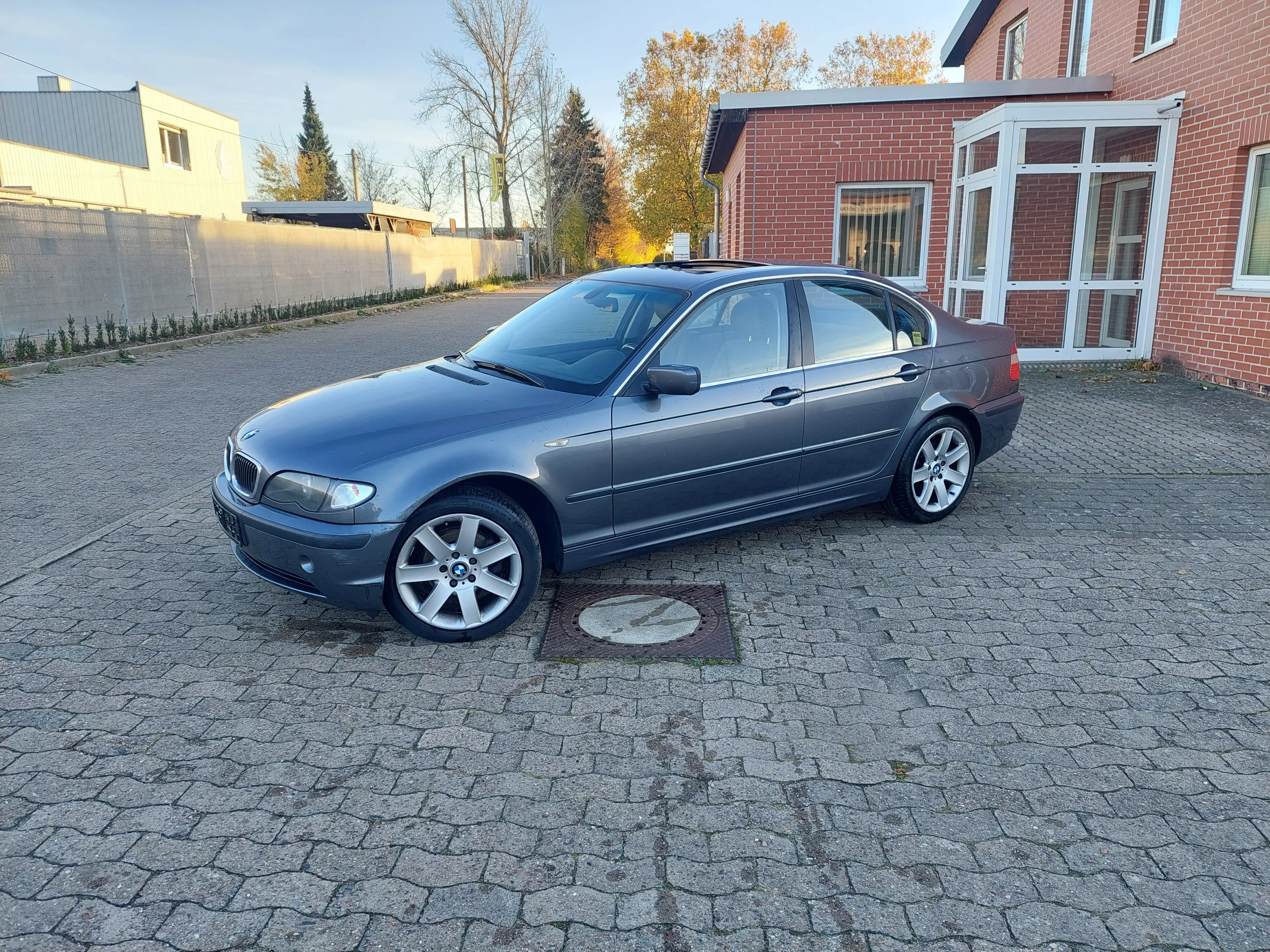 BMW 325 325i, Klima,eGSD,SHZ,LM,PDC,Tüv neu bis 10/2027 — photo 2