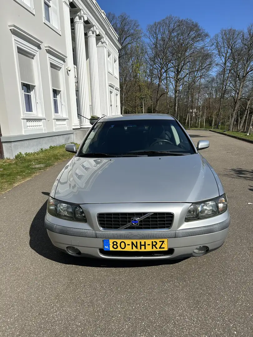 Volvo S60 2.4 Automaat Gri - 1