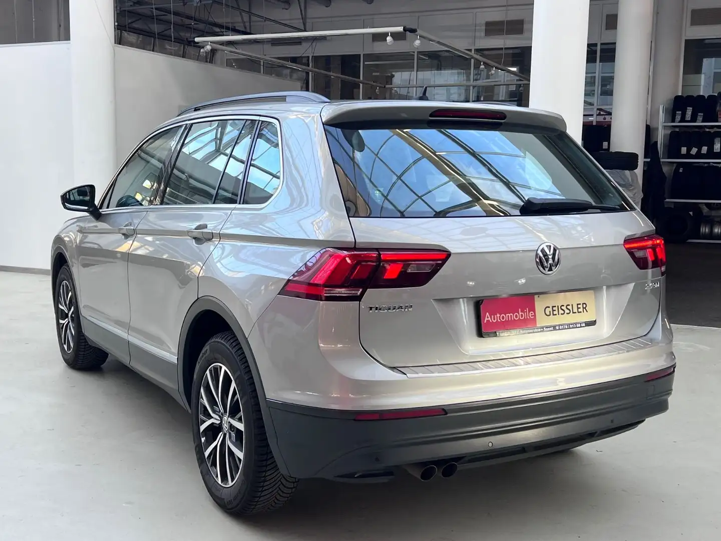 Volkswagen Tiguan Comfortline virt.Cockpit.+DSG Silber - 2