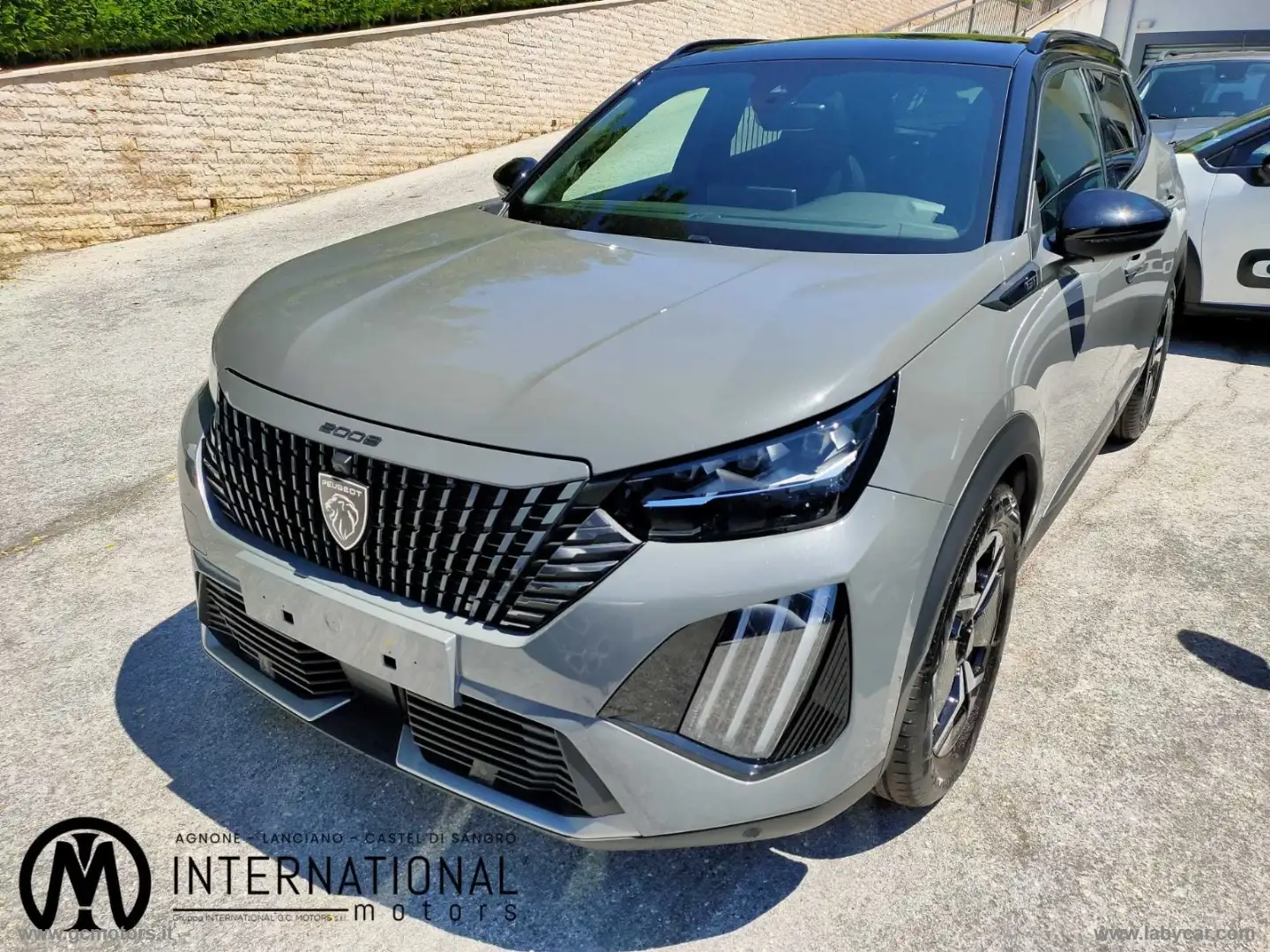 Peugeot 2008 Hybrid 136 e-DCS6 GT Gris - 1