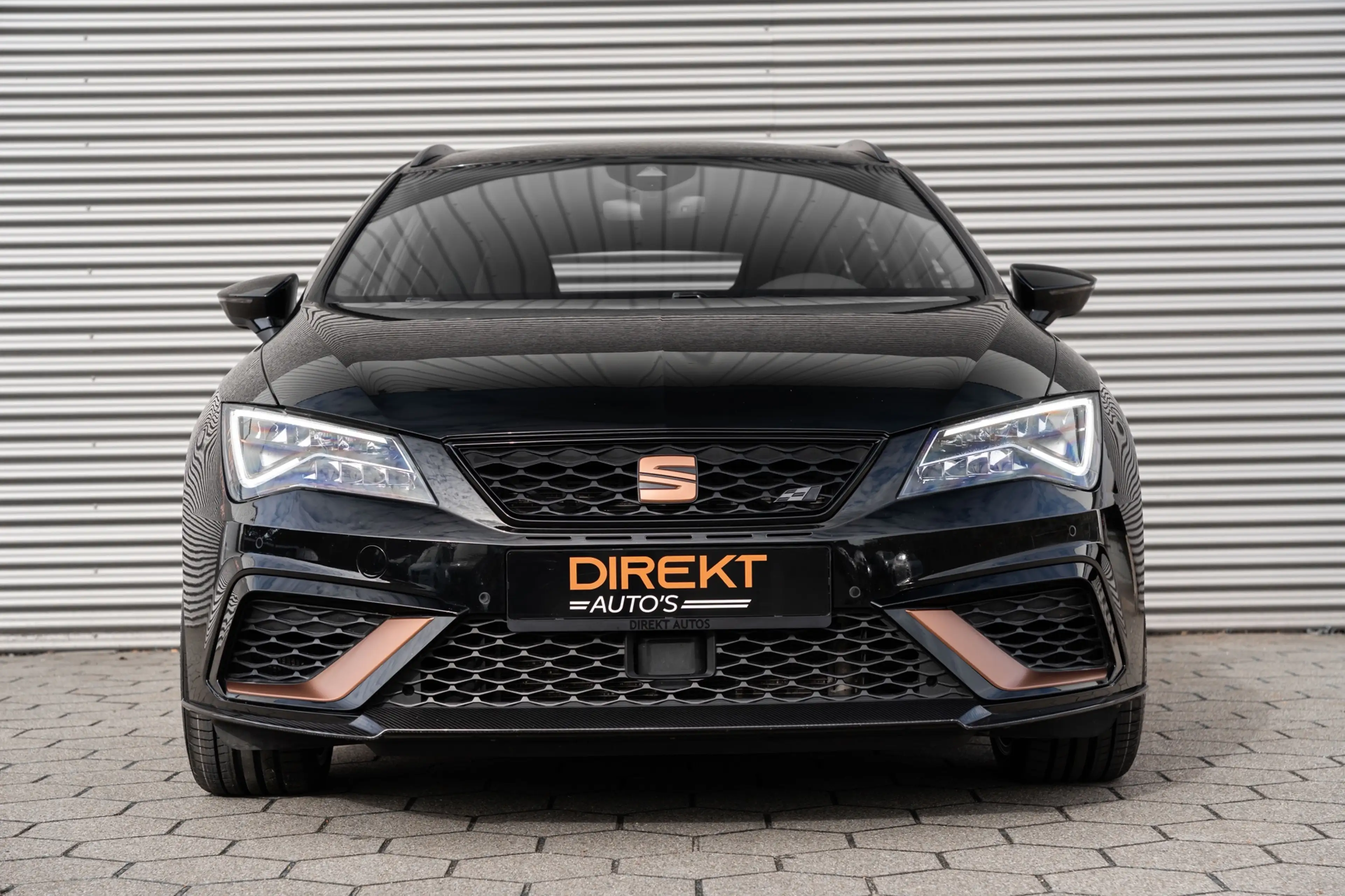 SEAT Leon ST 2.0 TSI 4DRIVE CUPRA R CARBON BREMBO BEATS — photo 2