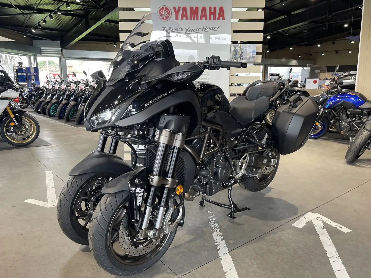 Yamaha Niken Noir - 1