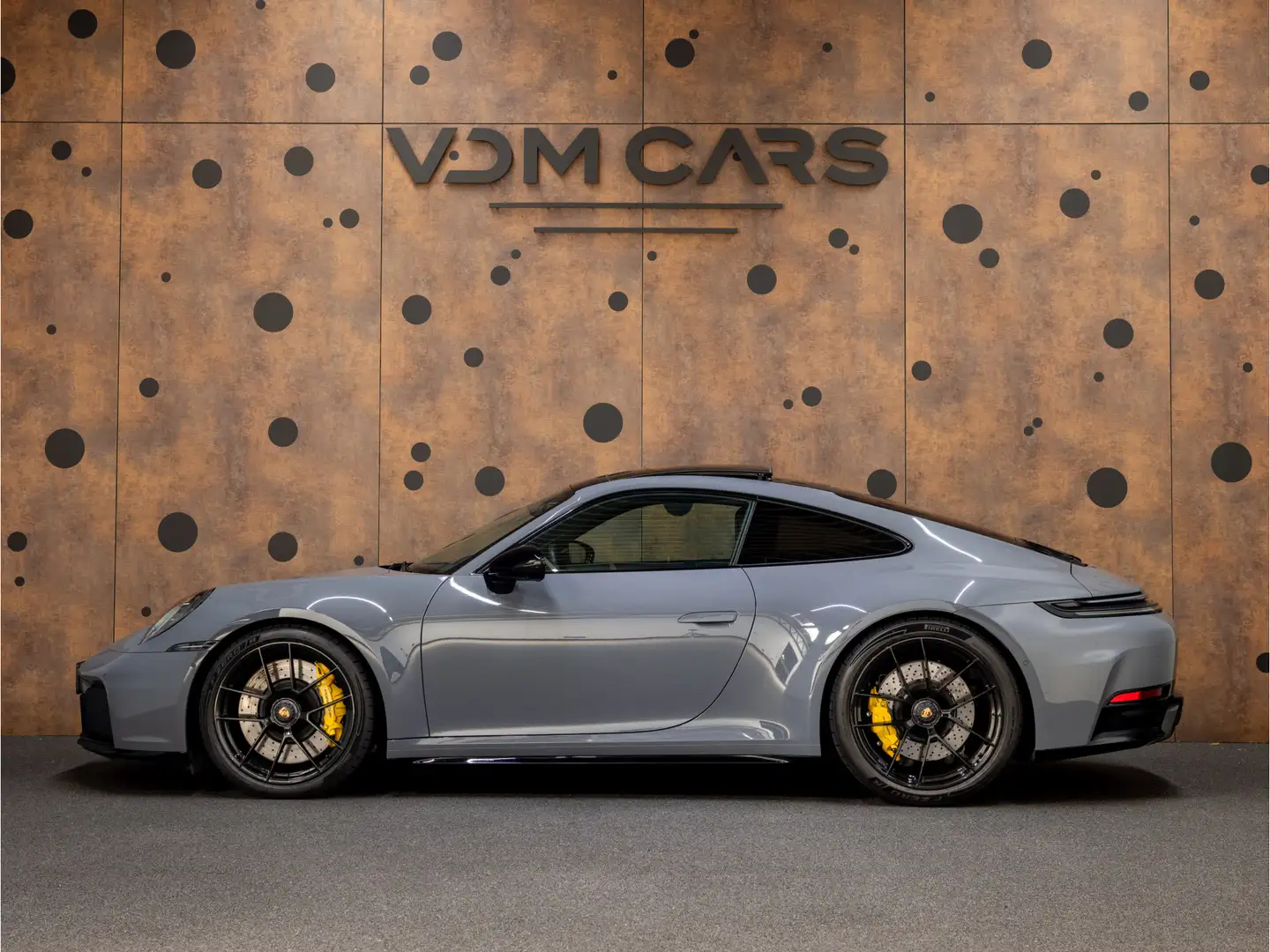 Porsche 992 3.6 Carrera 4 GTS | Stoelventilatie | 18-weg | ACC Grijs - 2