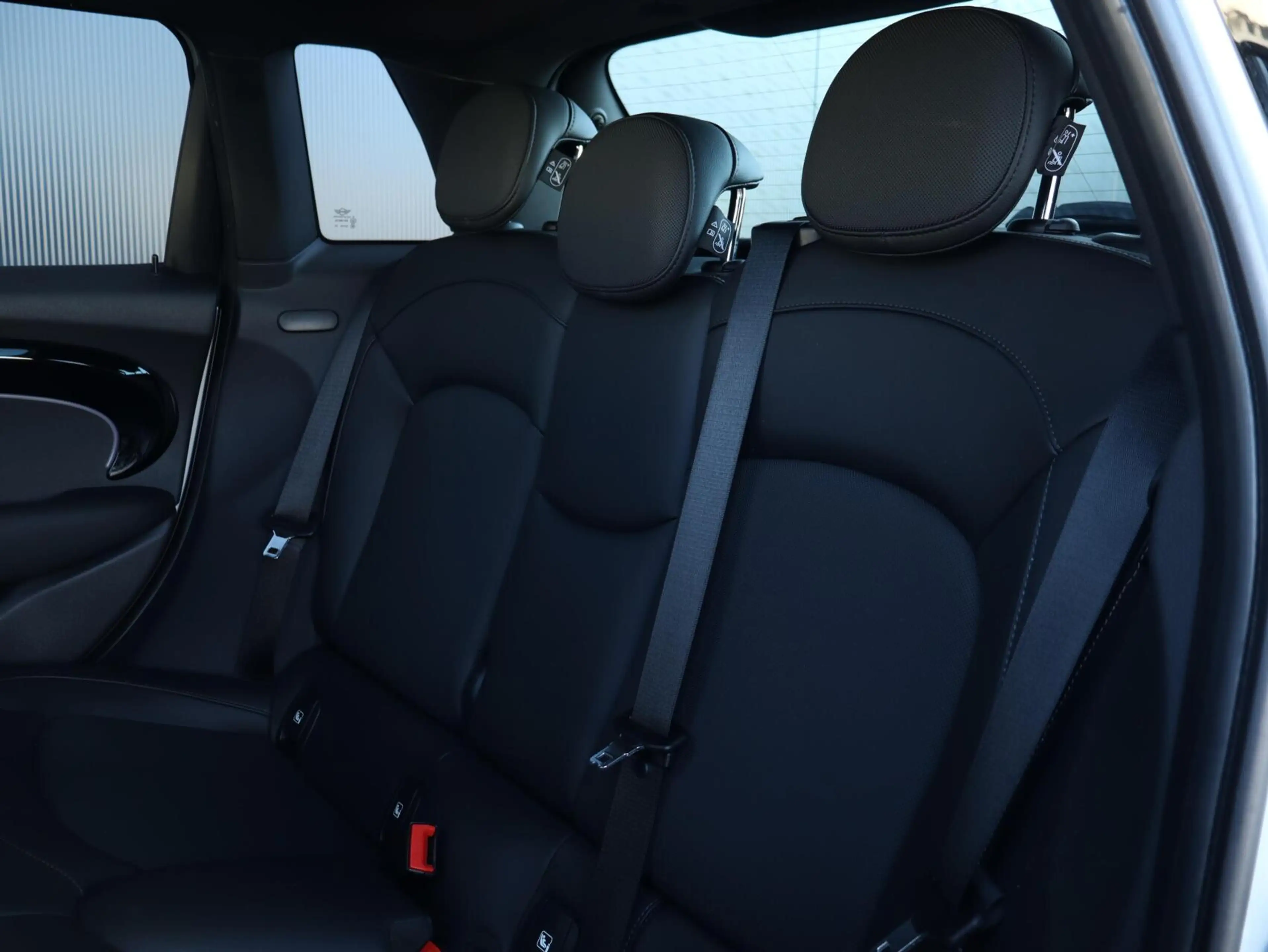 MINI Cooper Mini 1.5 — photo 17
