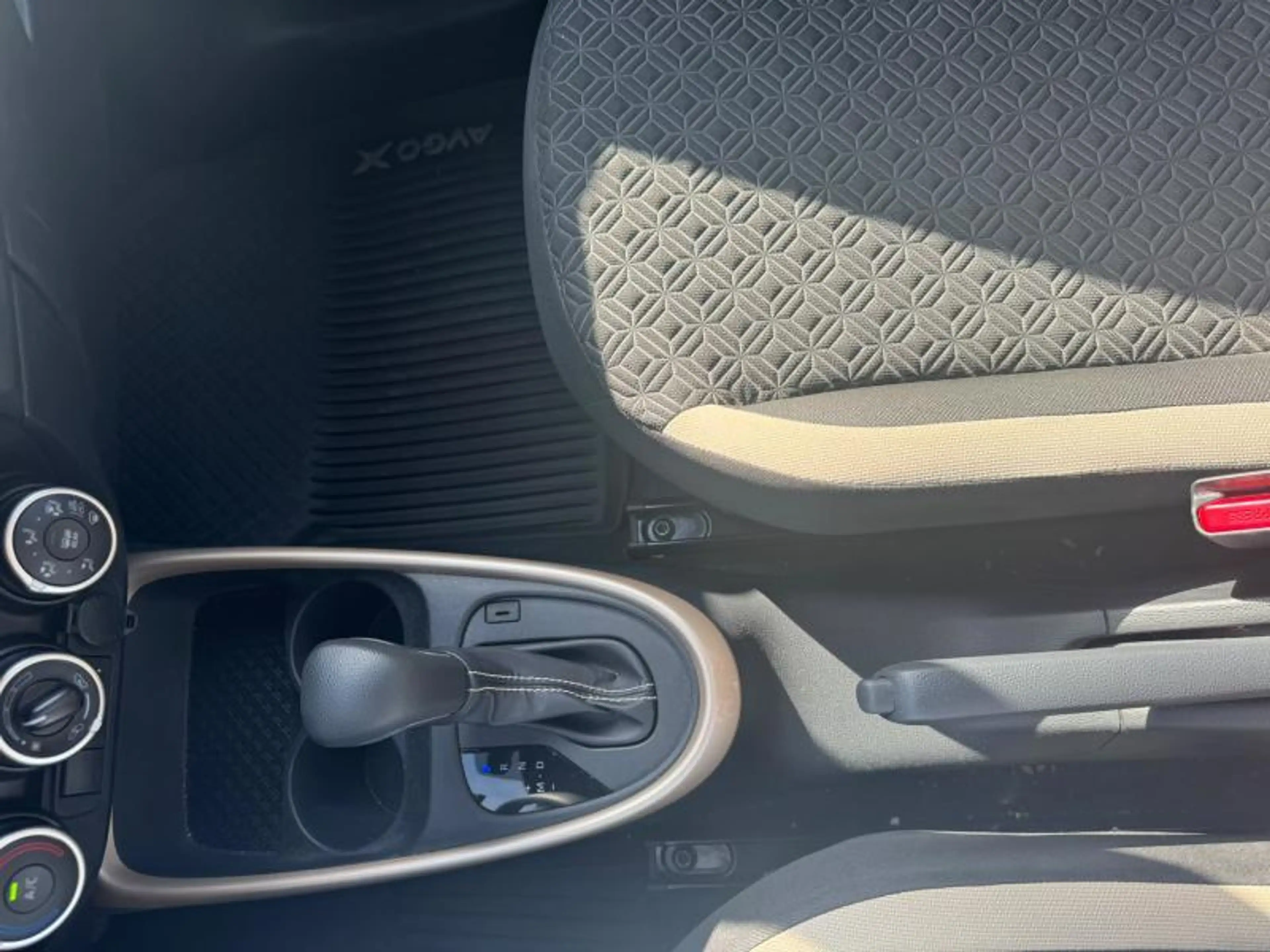 Toyota Aygo X pulse — photo 10