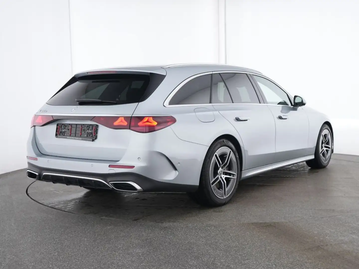 Mercedes-Benz E 300 e T AMG/360'/LED/DISTRO/AHK/SHZ Silber - 2