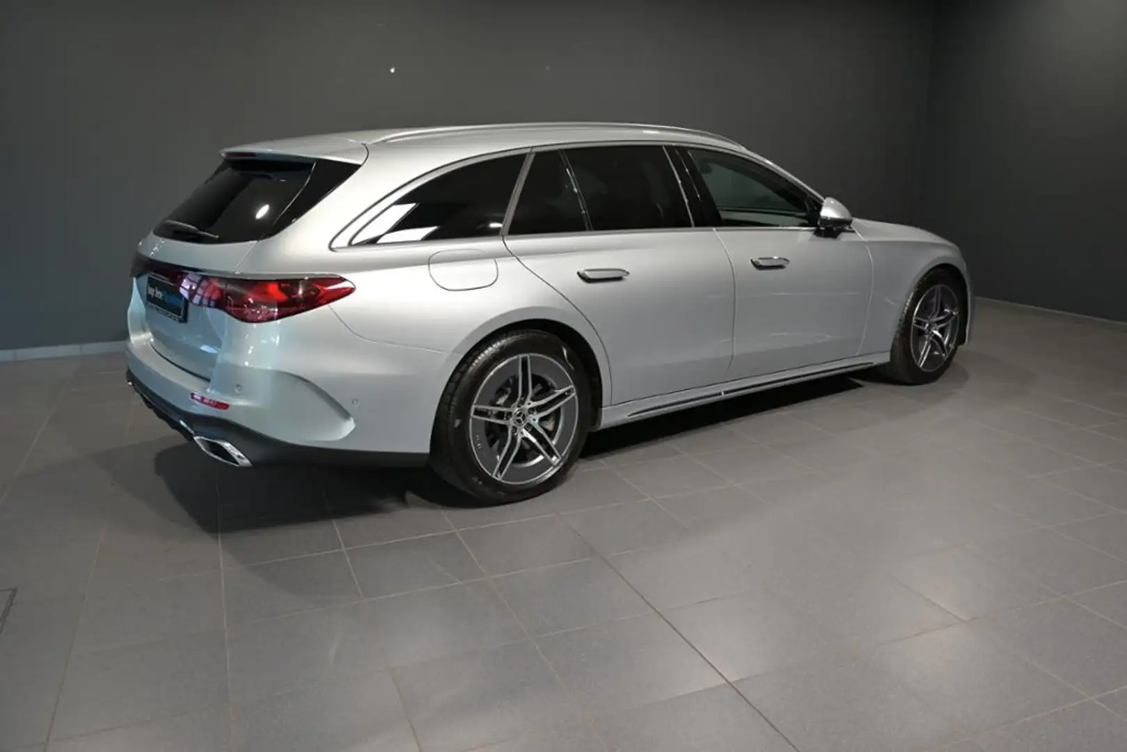 Mercedes-Benz E 300 e T AMG/360'/LED/DISTRO/AHK/SHZ Silber - 2