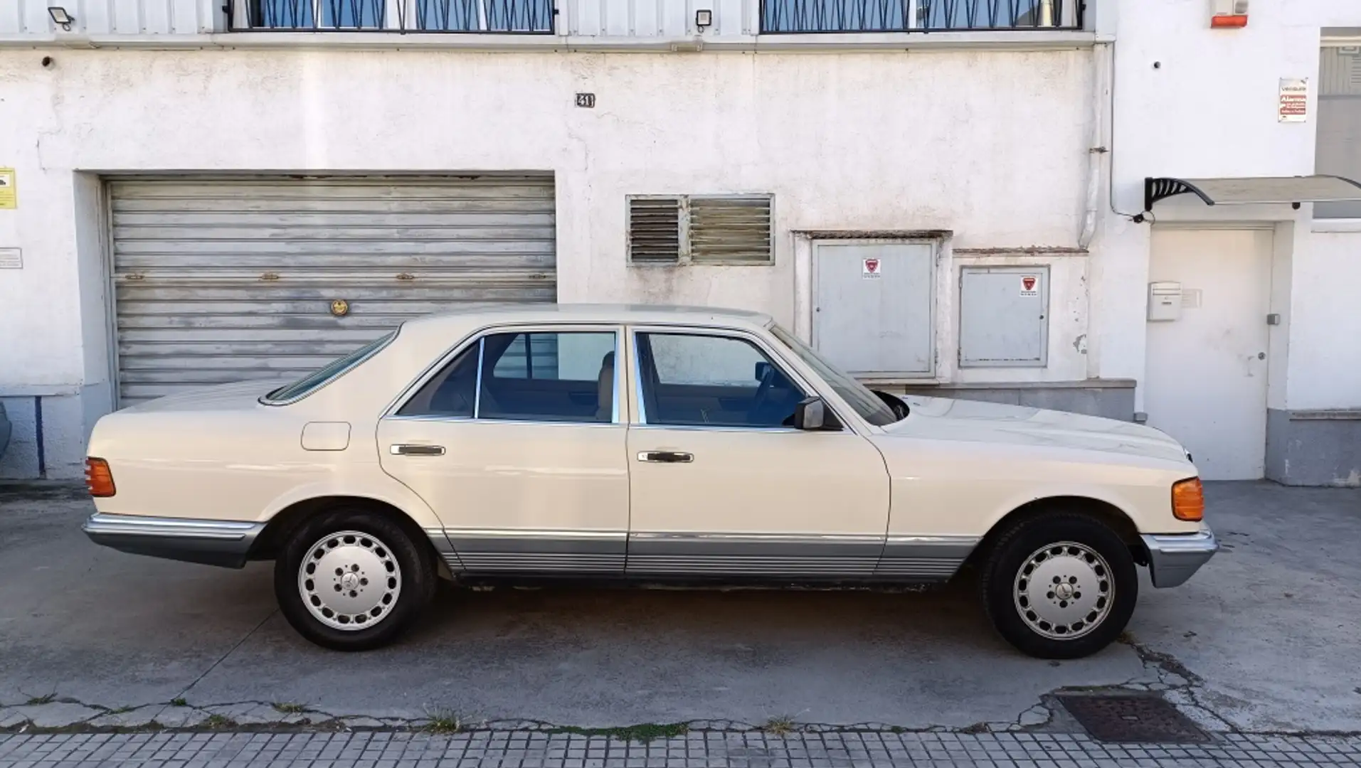 Mercedes-Benz MERCEDES-BENZ Clase S (W126) Berlina  Manual de 4 Béžová - 1