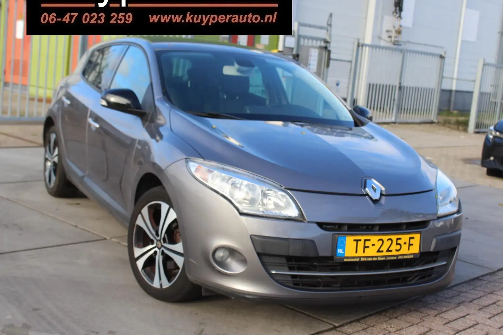 Renault Megane 1.4 TCe Bose MULTIMEDIA TREKHAAK CLIMA Gris - 2