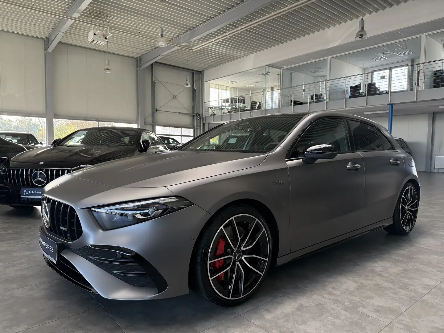 Mercedes-Benz A 35 AMG 4M DISTRONIC-PANORAMA-BURMESTER-KAMERA! Grau - 2