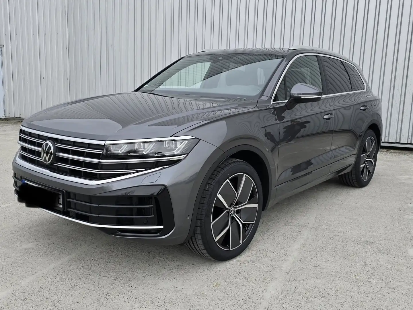 Volkswagen Touareg 3.0 V6 e-Hybrid 4Motion Aut. Elegance Szary - 1