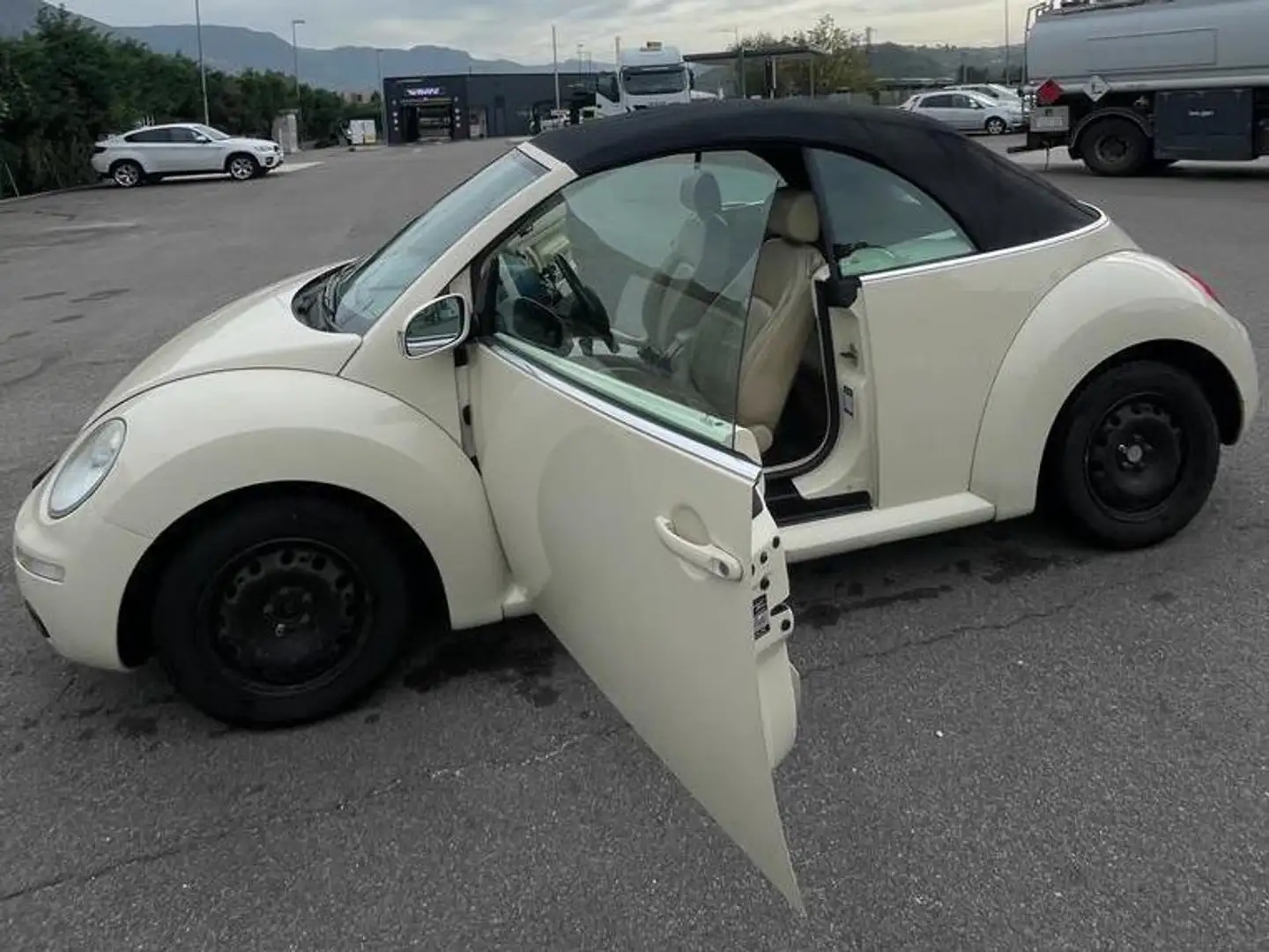 Volkswagen New Beetle cabrio Bej - 2