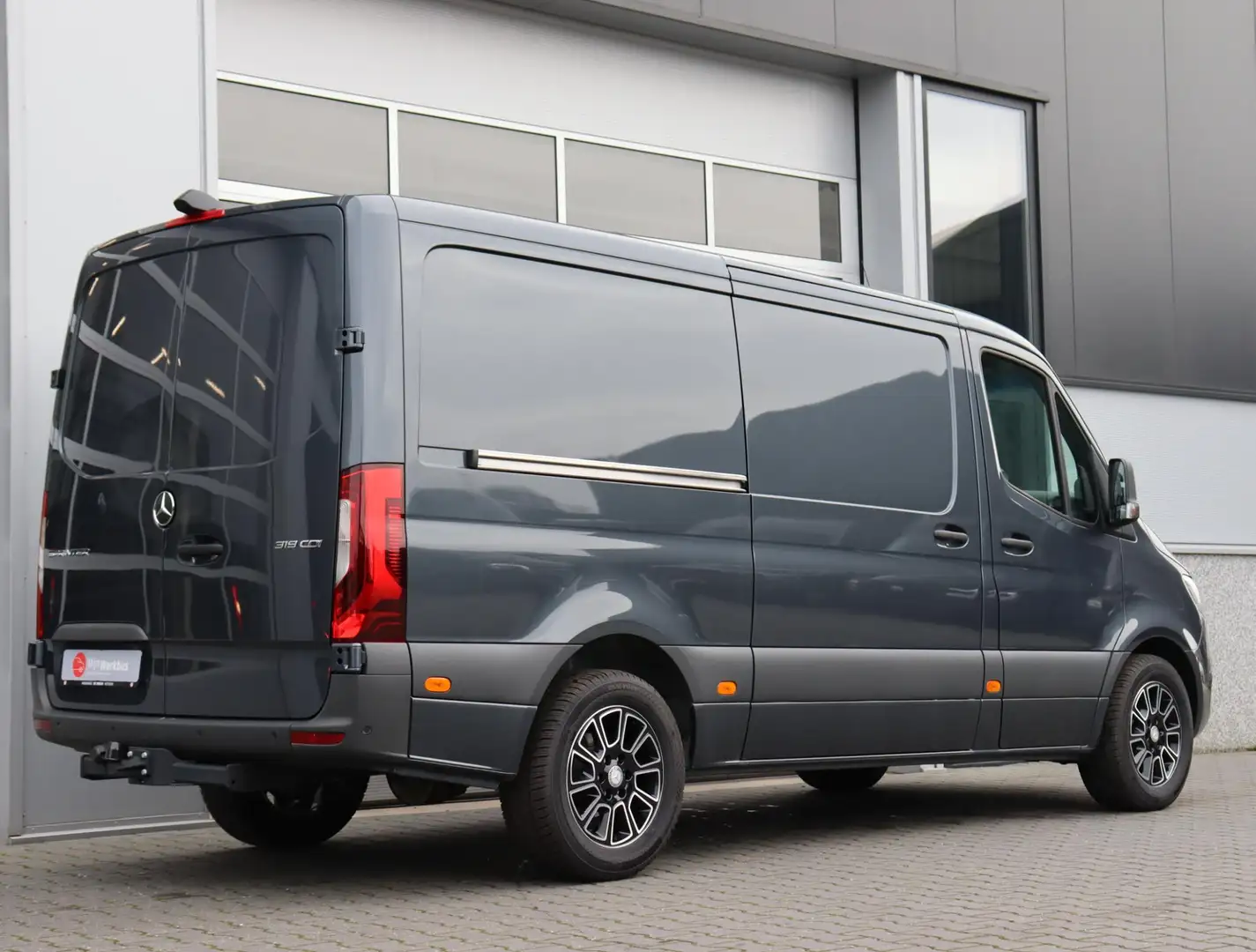 Mercedes-Benz Sprinter 319 1.9 CDI L2 Pro | ACC | LED | Navigatie! Grijs - 2