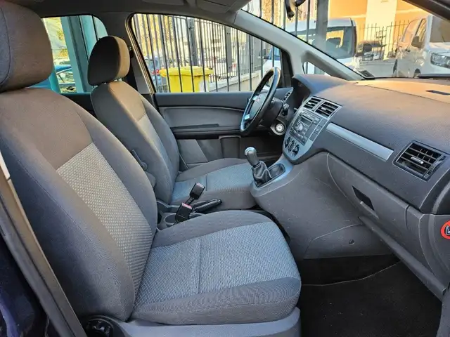 Ford Focus view 12