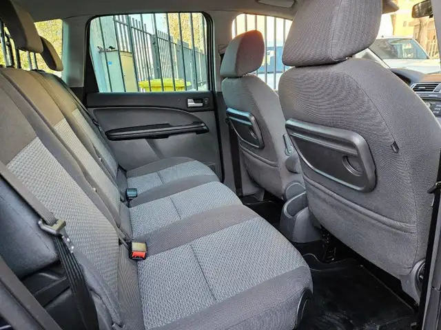 Ford Focus view 13