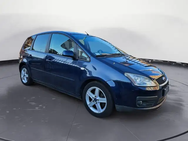 Ford Focus view 3