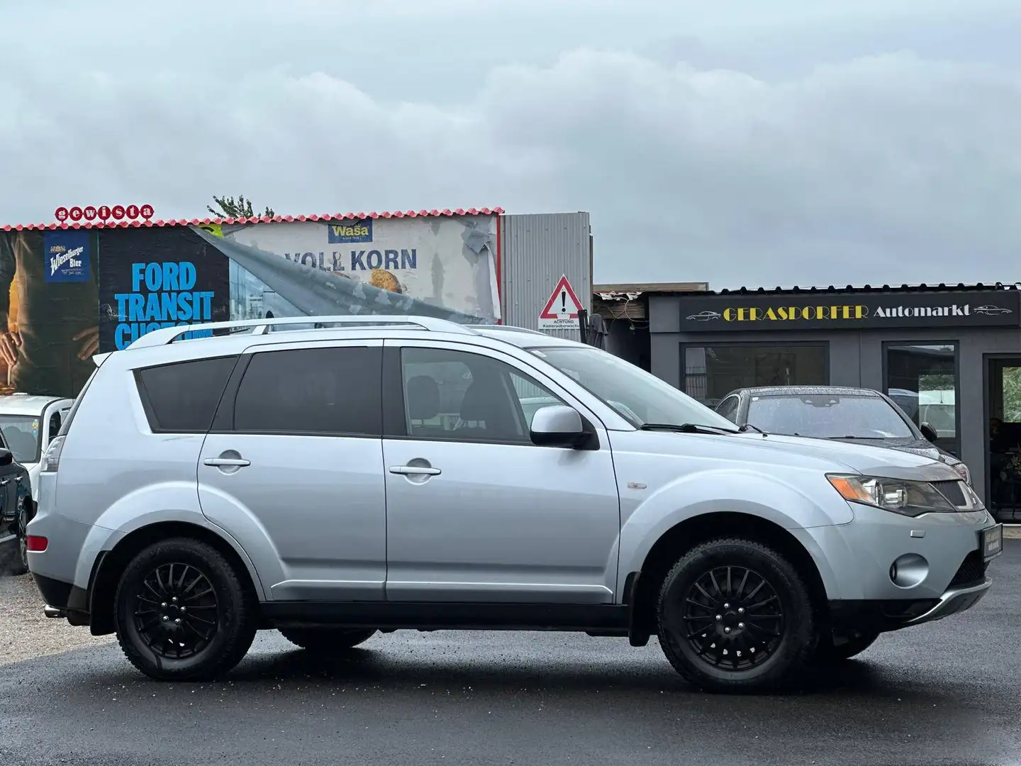 Mitsubishi Outlander 2.0 DI-D Invite 4WD **EXPORT*7-Sitze** Grau - 1