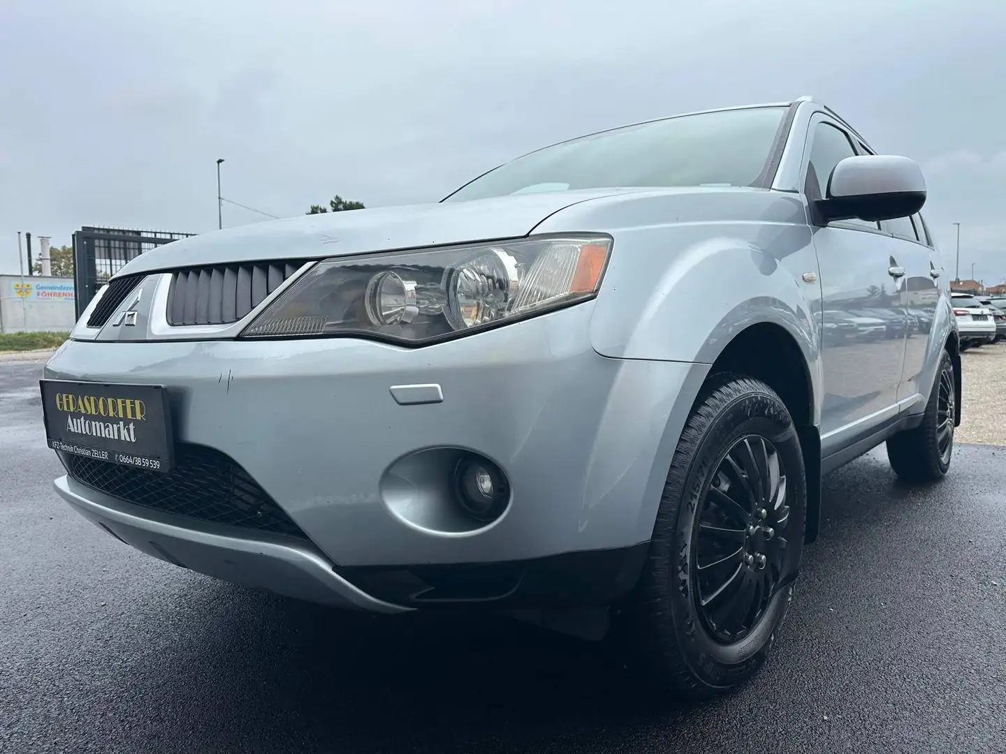 Mitsubishi Outlander 2.0 DI-D Invite 4WD **EXPORT*7-Sitze** Grau - 2