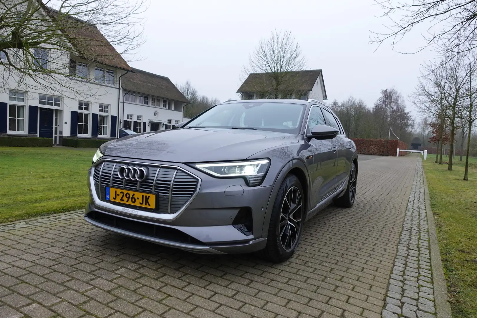 Audi e-tron e-tron 50 quattro Launch edition plus 71 kWh | Pan Grau - 2