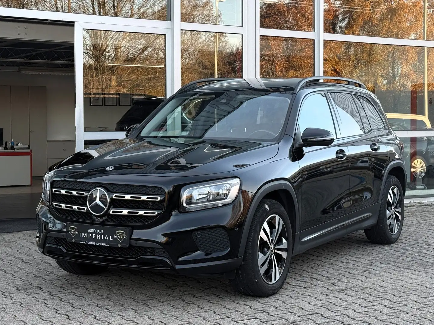 Mercedes-Benz GLB 200 d 4Matic NIGHT LEDER+NAVI+STNDHZ+PANO+AHK Schwarz - 1