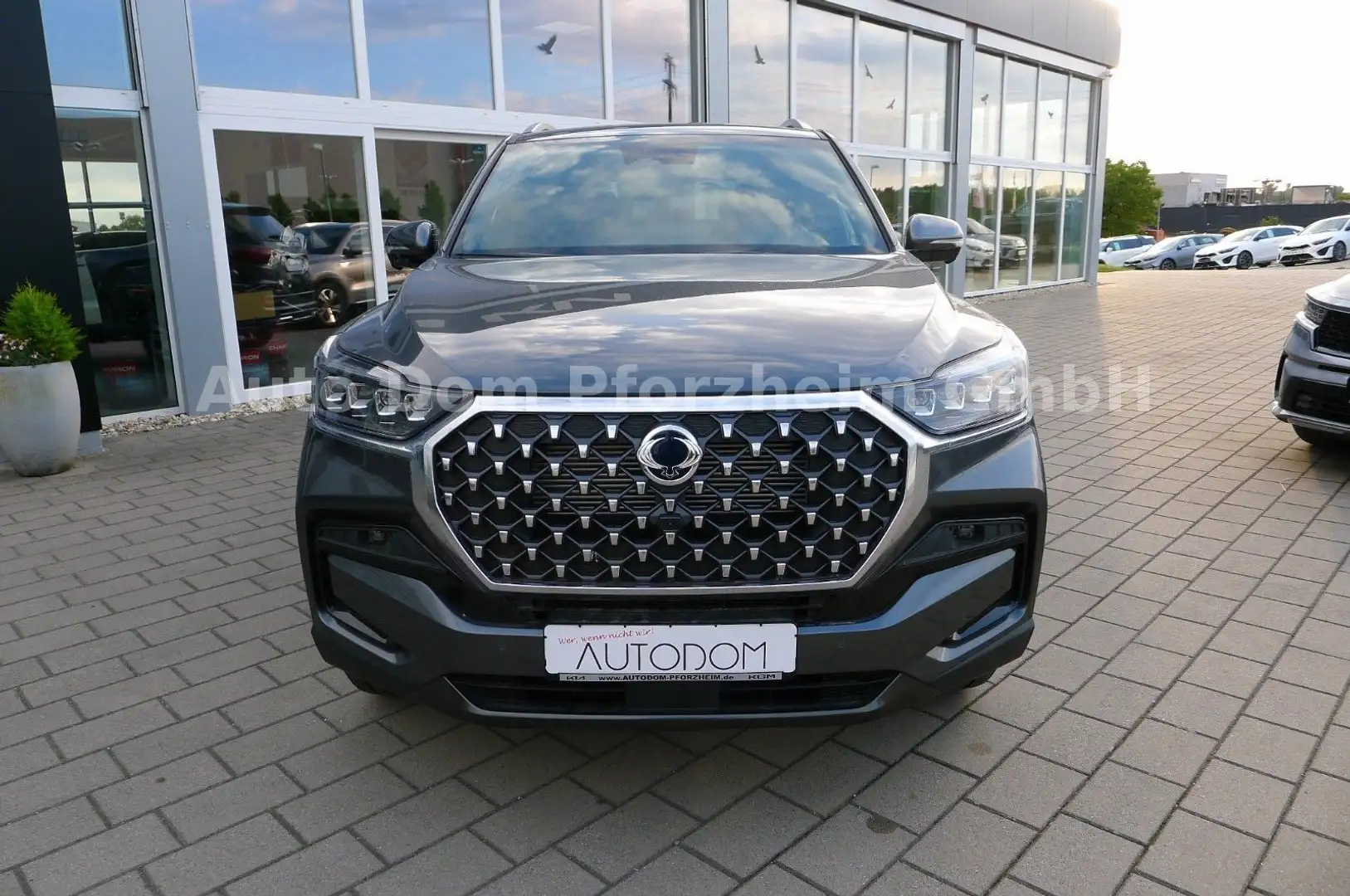 KGM Rexton REXTON 2,2 D  LUX/AWD/AT/5 Sitz Šedá - 2