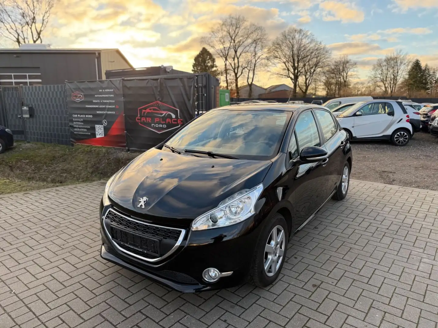 Peugeot 208 Active 2. HAND/KLIMA/NAVI/ALUFELGEN Schwarz - 1
