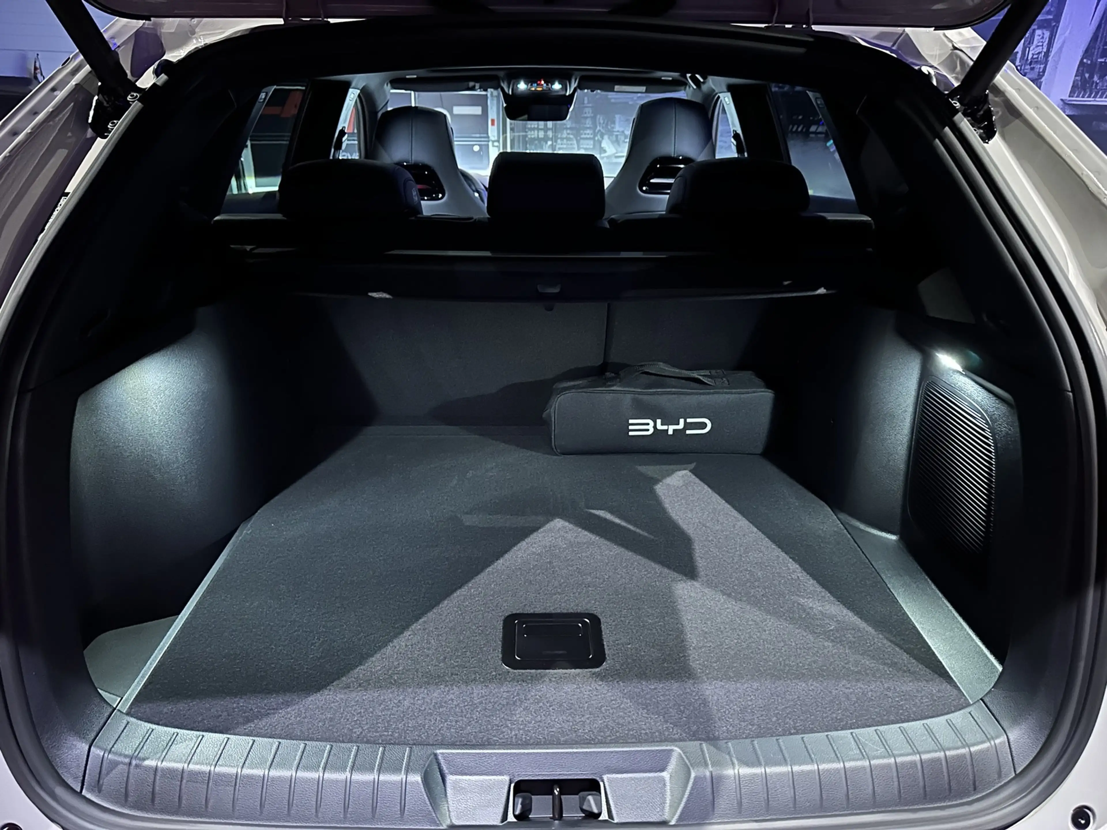 BYD Seal U 1.5 DM-i FWD Boost *Boundless Cloud/Zwart leder*Le — photo 26