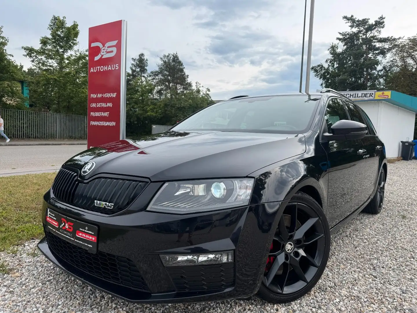 Skoda Octavia Combi RS/Navi/SHZ/PDC/Canton/Leder/Xenon Schwarz - 1