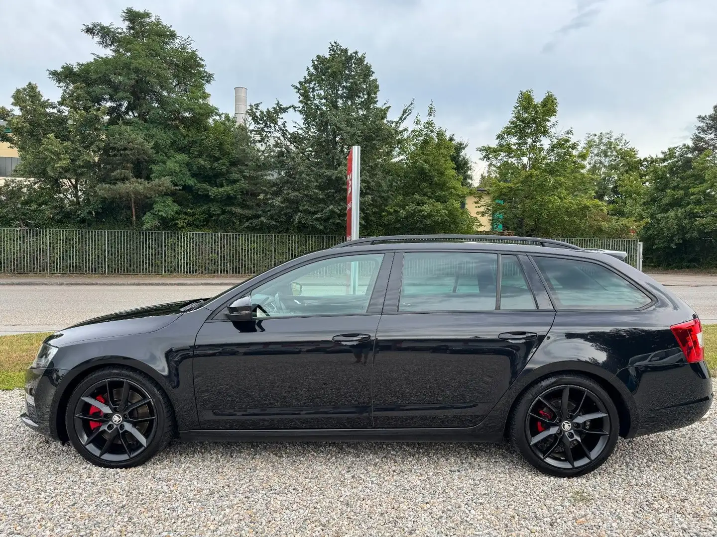 Skoda Octavia Combi RS/Navi/SHZ/PDC/Canton/Leder/Xenon Schwarz - 2