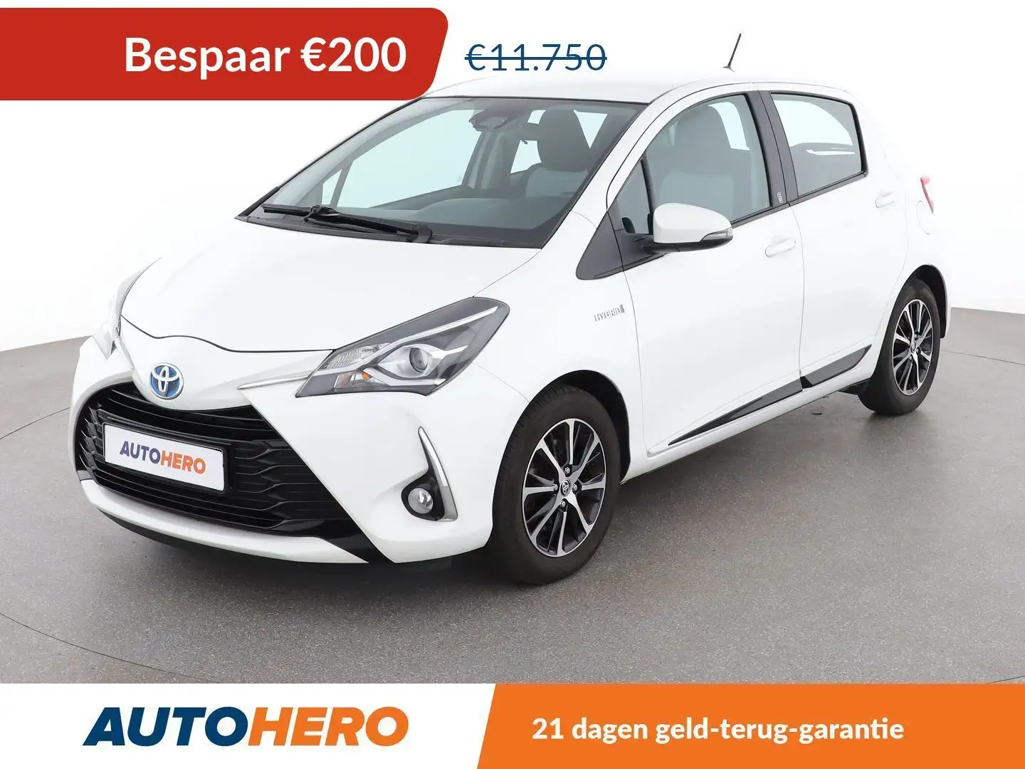 Toyota Yaris 1.5 Hybrid Team D Wit - 1