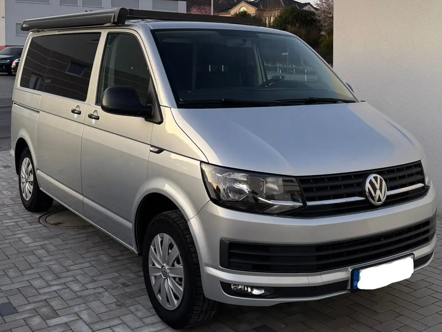 Volkswagen T6 Kombi 2.0 TDI, AHK, KAM, PDC, TEMPO, STDHZ, Camp, u.v.m. Silber - 1