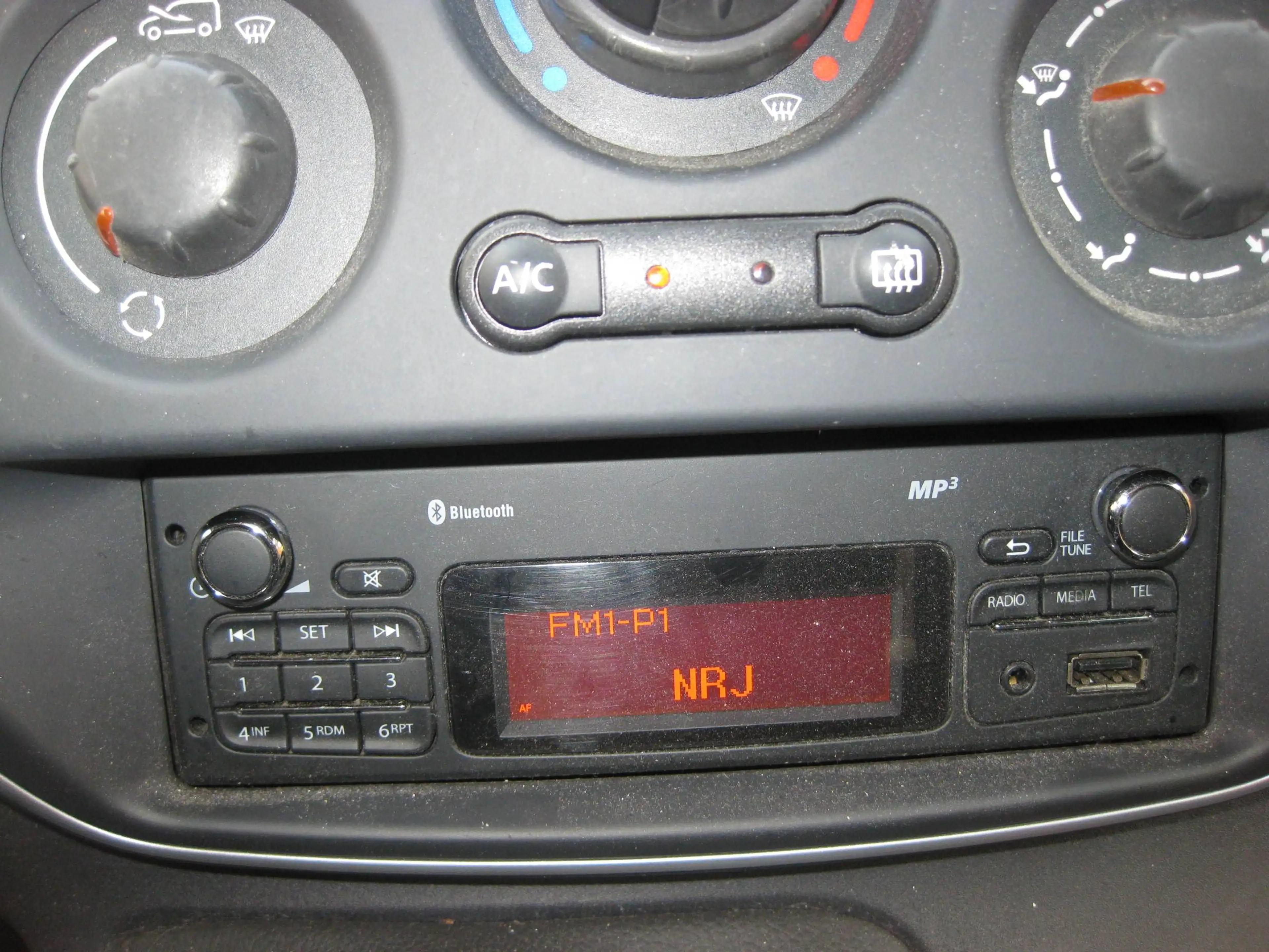 Renault Kangoo 1.2i essence Clim Ct ok Garantie — photo 10