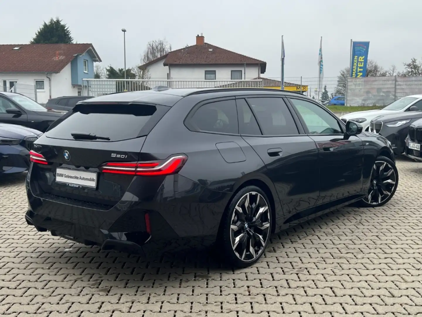 BMW 520 i A Touring M Sport ACC Parkass. adLED AHK-klappba Grau - 2
