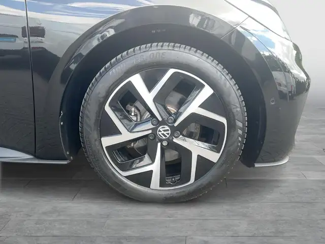 Volkswagen ID.3 view 7