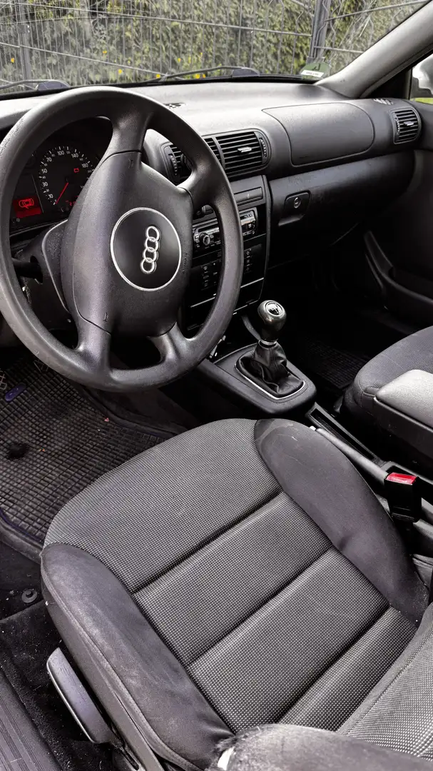 Audi A3 1.6 Ambiente - 2