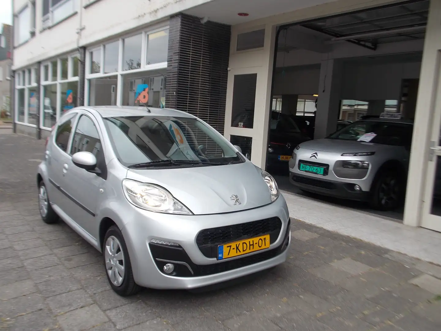 Peugeot 107 1.0 Active AUTOMAAT AIRCO 61 DKM !!! UNIEK!! Gris - 1