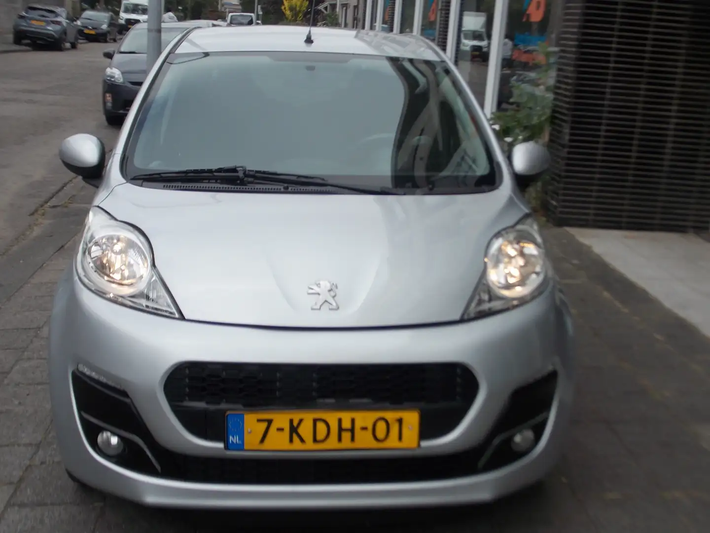 Peugeot 107 1.0 Active AUTOMAAT AIRCO 61 DKM !!! UNIEK!! Gris - 2