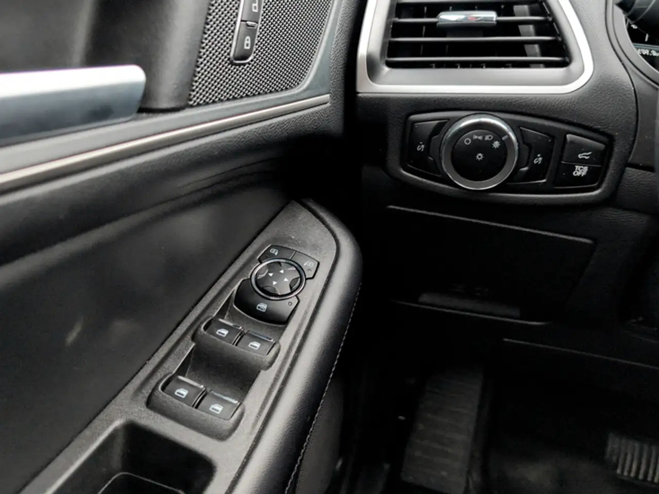 Ford Edge photo Ford Edge
