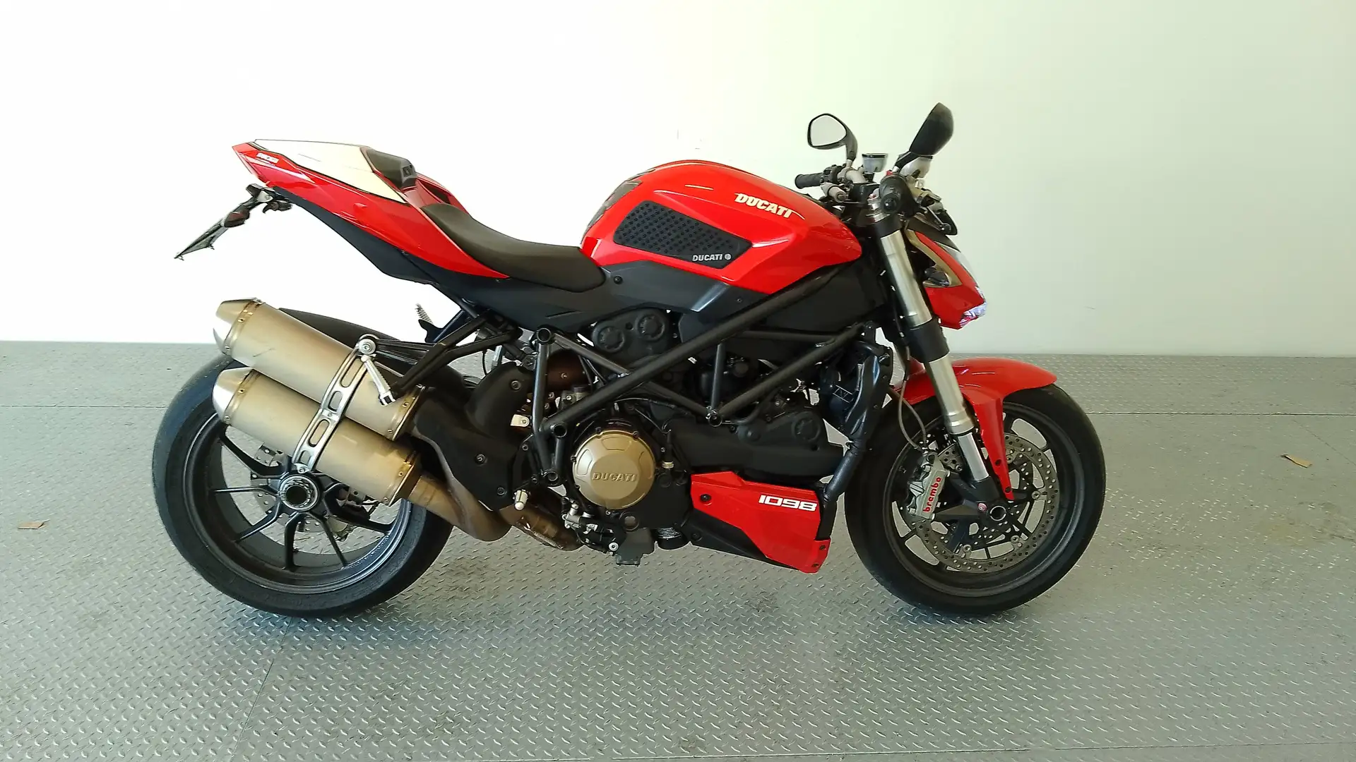 Ducati Streetfighter 1099 Red - 1
