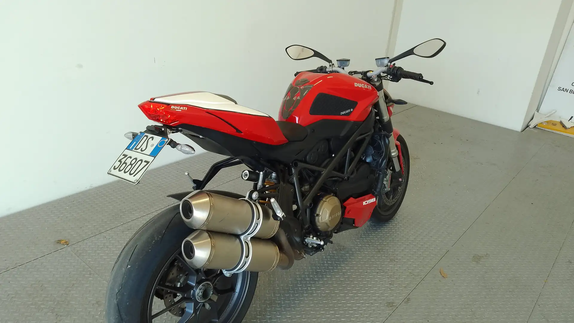 Ducati Streetfighter 1099 Rojo - 2
