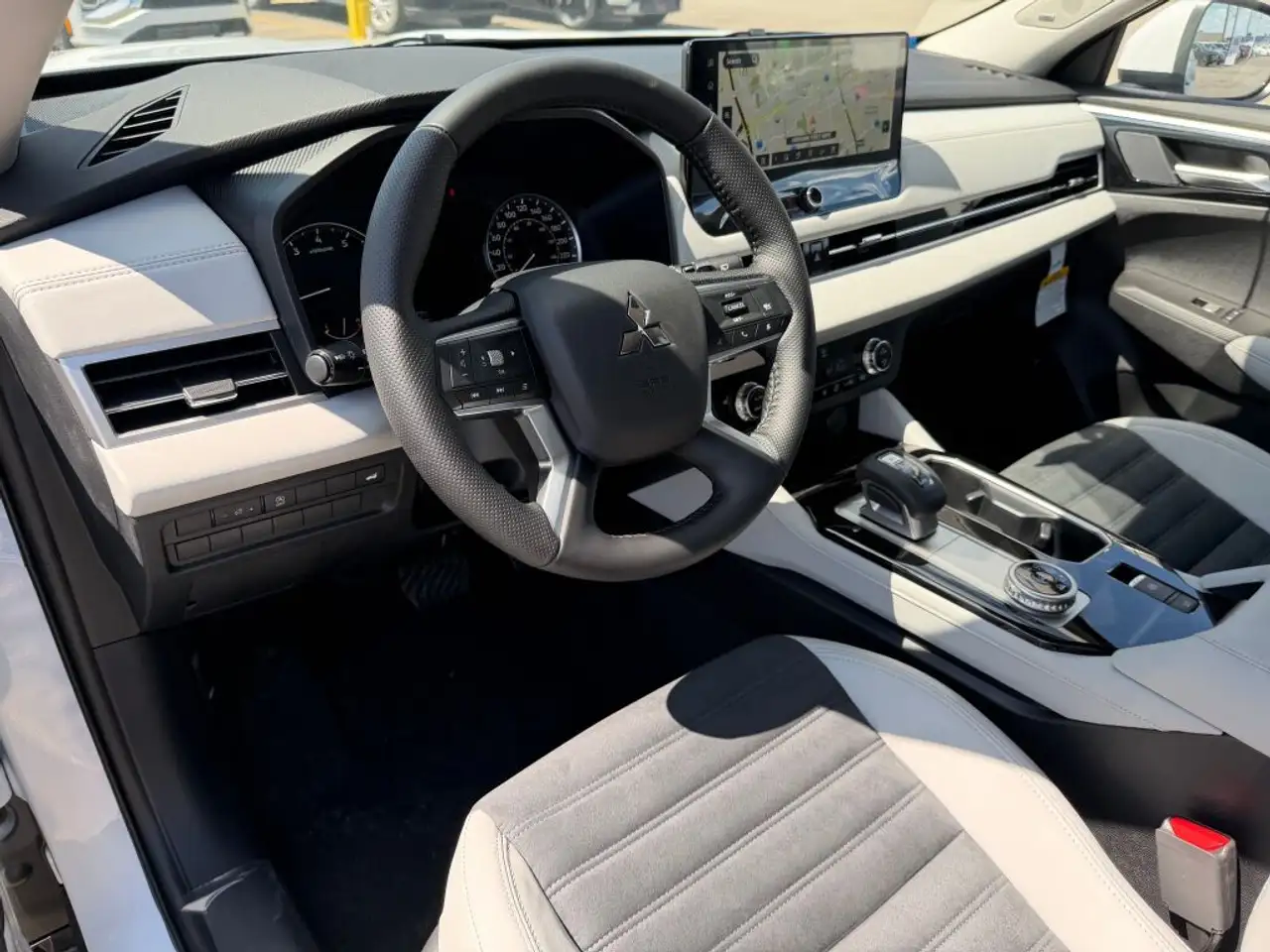 Mitsubishi Outlander снимка Mitsubishi Outlander
