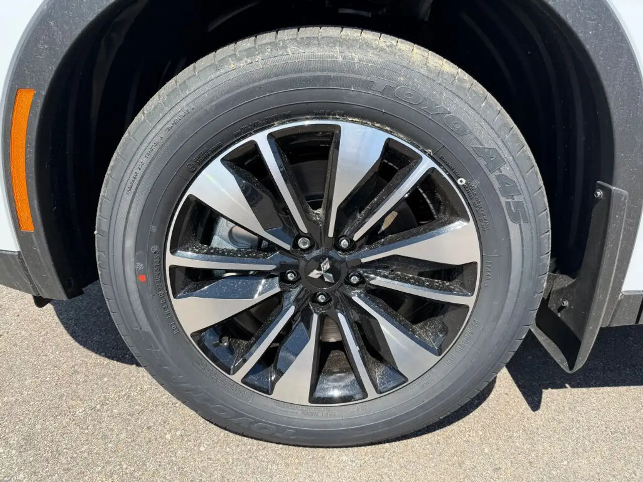 Mitsubishi Outlander снимка Mitsubishi Outlander