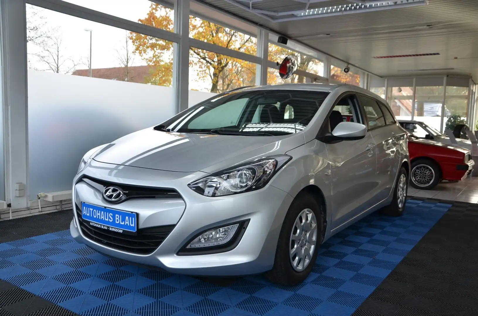 Hyundai i30 cw Trend *KLIMAAUTOMATIK*ERST 42TKM!*1.HAND! Argent - 1