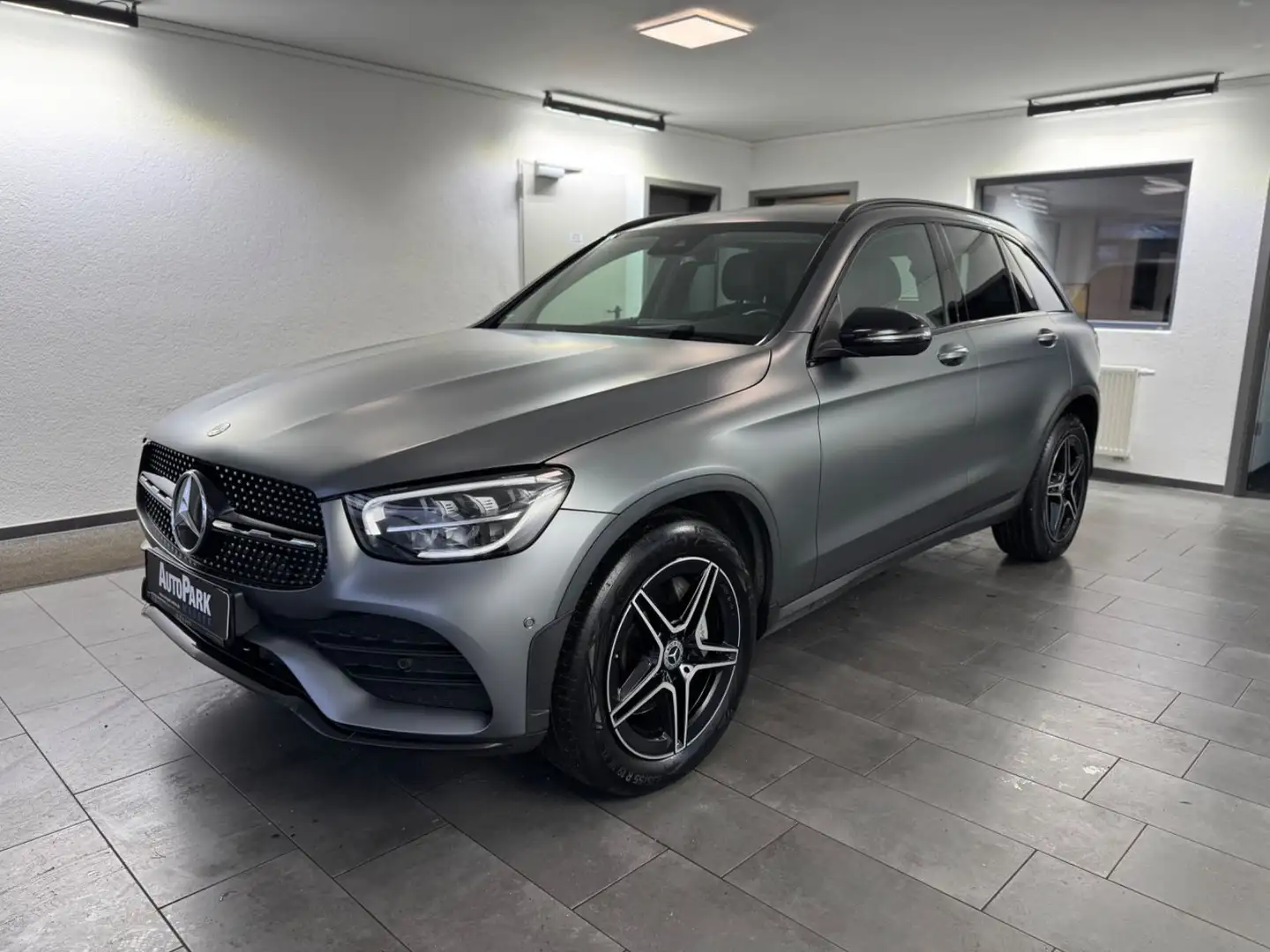 Mercedes-Benz GLC 300 d 4Matic *Night*DAB*AMG*Ambiente* Grau - 2