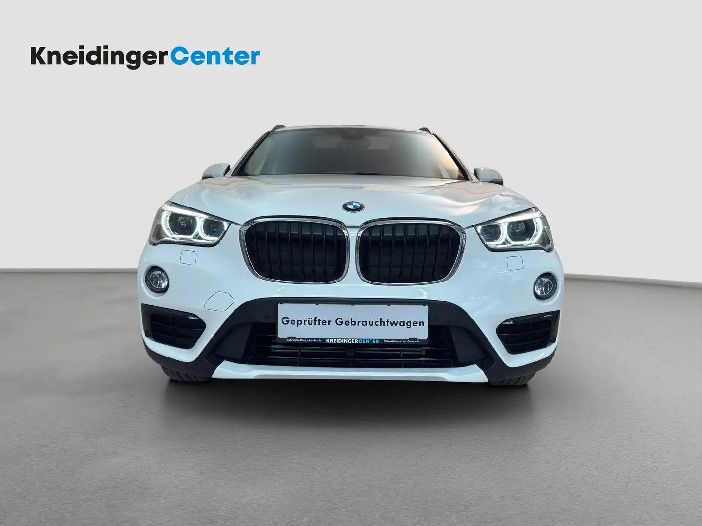 BMW X1 sDrive18i Sport Line Aut. Weiß - 2