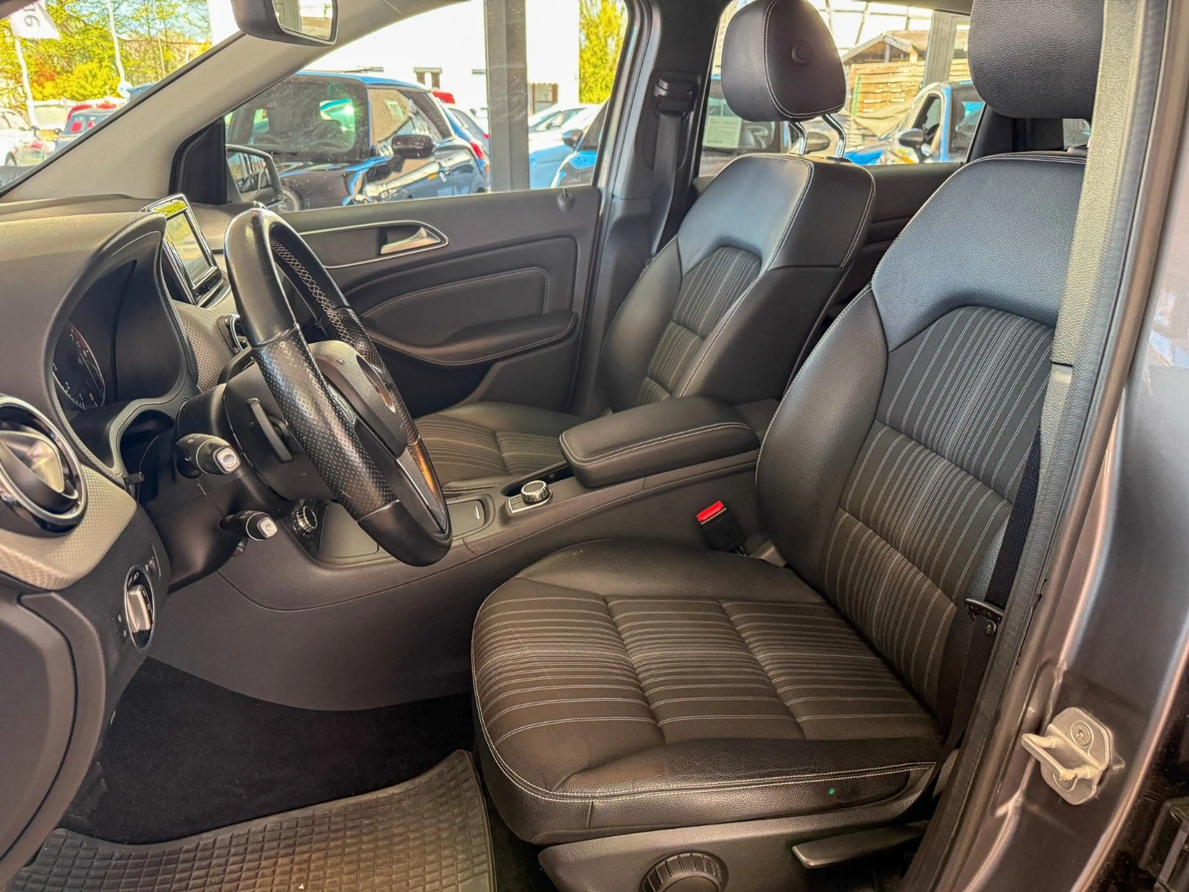 Mercedes-Benz B 200 Automatik Navi Teilleder TÜV Neu 2.Hand — photo 10